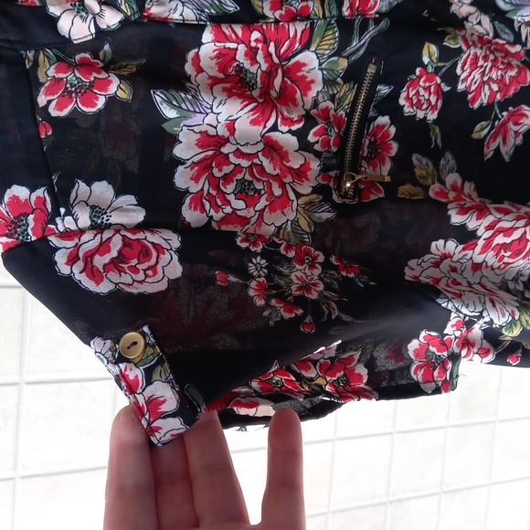Persaya Flowered blouse - Picture 2 of 5